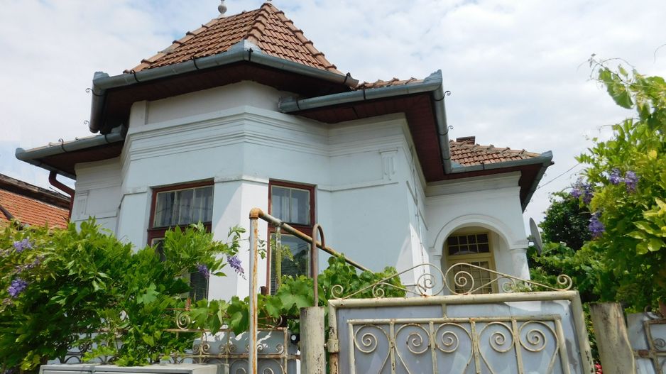 Casă cu arhitectură deosebită de vânzare, cu 800 mp teren, lângă Dedeman - Poză 3