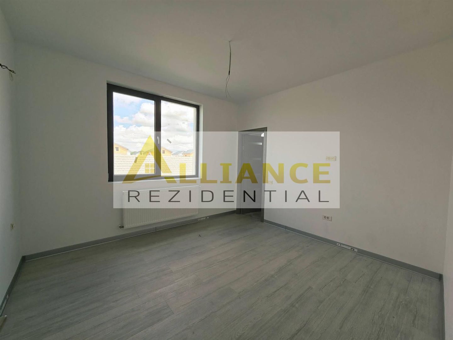 Casa - 444mp teren - 4 camere- cartierul nou -154.990 euro - Poză 4