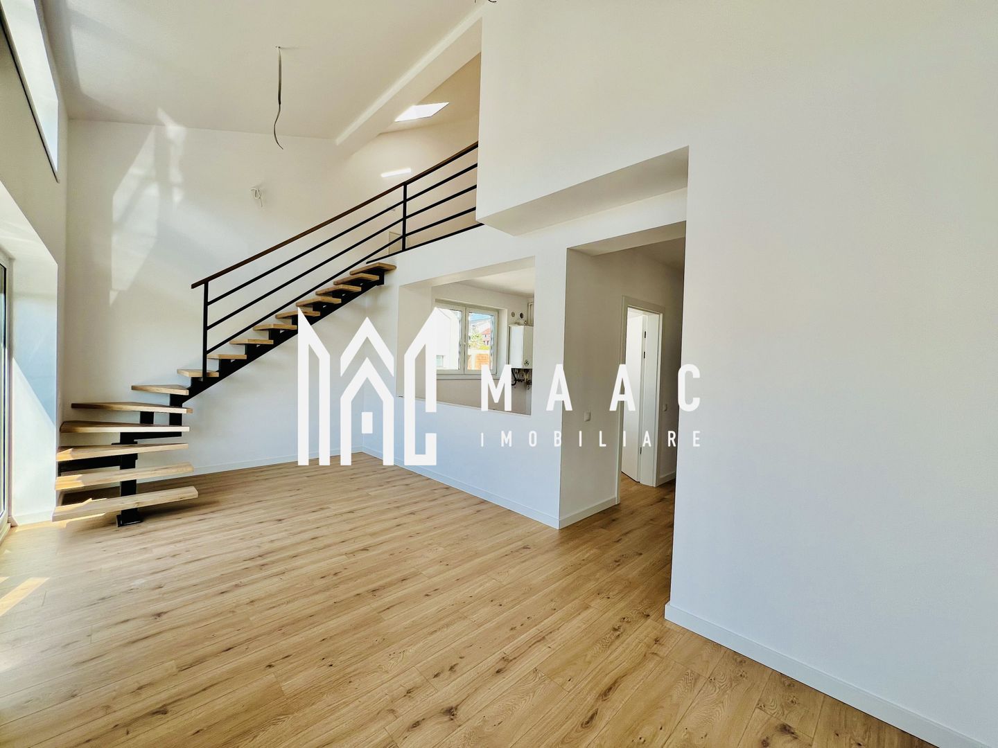 Penthouse Elegant pe 2 Niveluri cu Terasă și Vedere Superbă - Poză 1