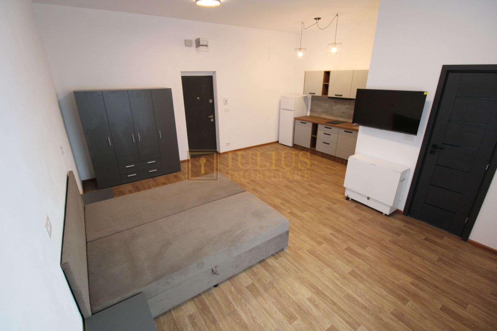 Zona Lunei, o camera, prima inchiriere - Poză 2