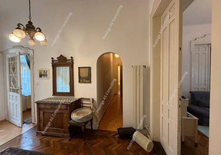 Apartament deosebit in Palat istoric 110 mp+ Balcon deschis- Piata Sf. Gheorghe - Poză 5