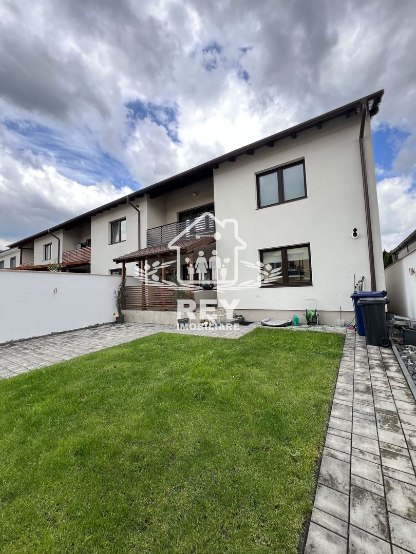 Casă de tip triplex la vânzare 6 camere /Șelimbăr /Secția 1 de Poliție - Poză 14