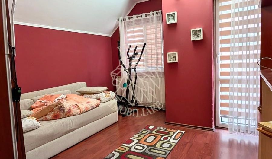 Casa 6 camere 244 mp+ Spatiu Comercial- teren 500 mp-Zona Han - Poză 12