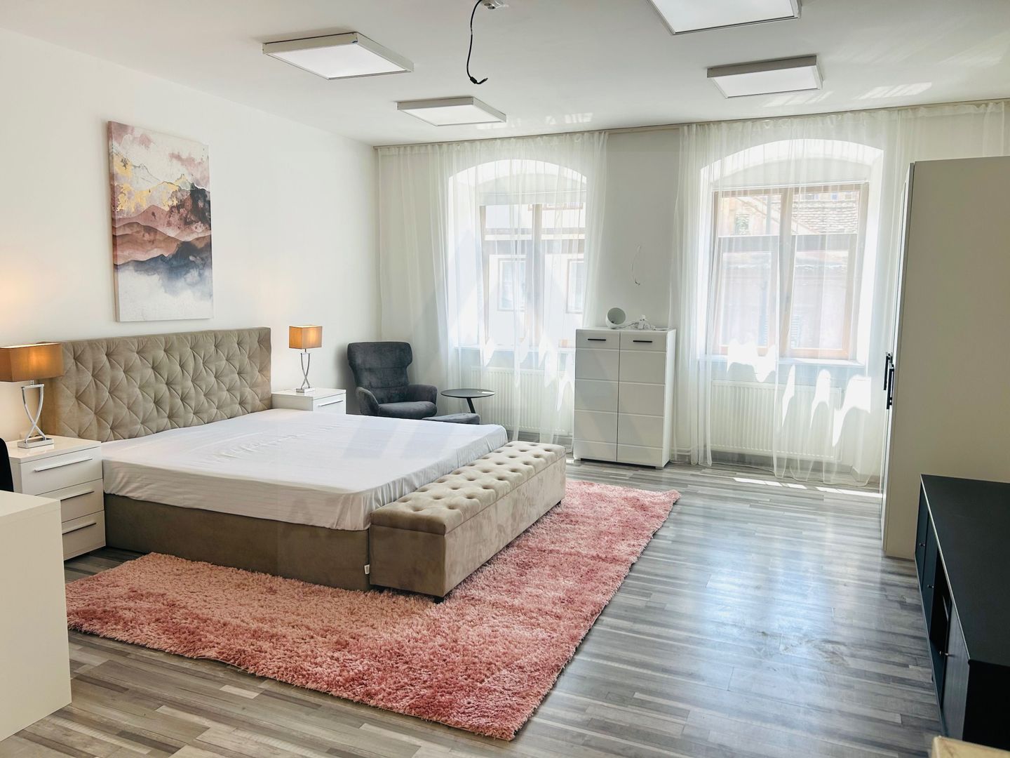 Studio modern  50 mp prima închiriere cu parcare  in zona Centrala - Poză 1
