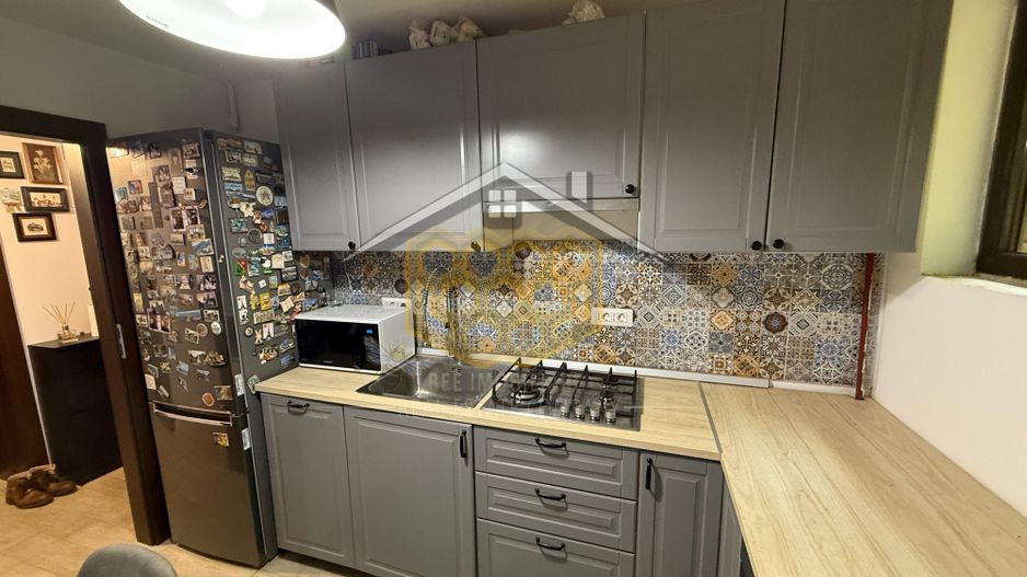 Apartament cu 3 camer, semidecomandat, in cartierul Rovine - Poză 8