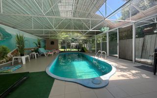 „Vilă cu piscină și teren 1.400 mp în zona Mal, Onești - Poză 1