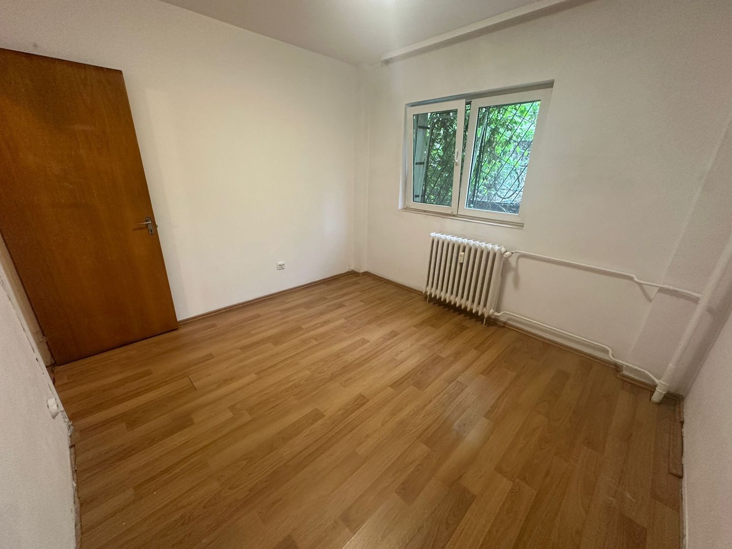 2 Camere Parter din 8 an 1982 Ideal Birou Firma Bloc Izolat Bucur Obor - Poză 10