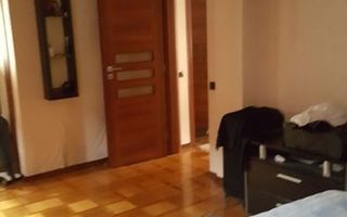 Apartament Spațios de 4 Camere în Andrei Mureșanu - Poză 8