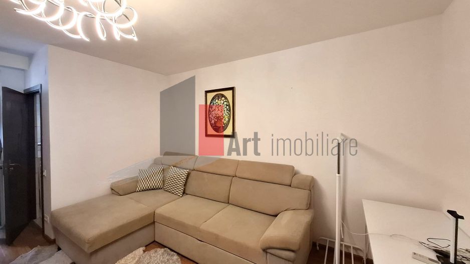 Gars. 31 mp, et 9/10, bloc reabilitat, instalații refăcute, mobilată și utilată - Poză 3