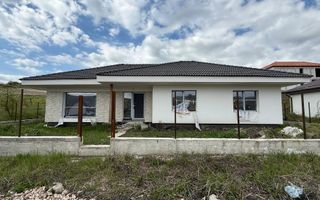 Casă eficientă energetic pe 1 nivel în Chinteni - Poză 4