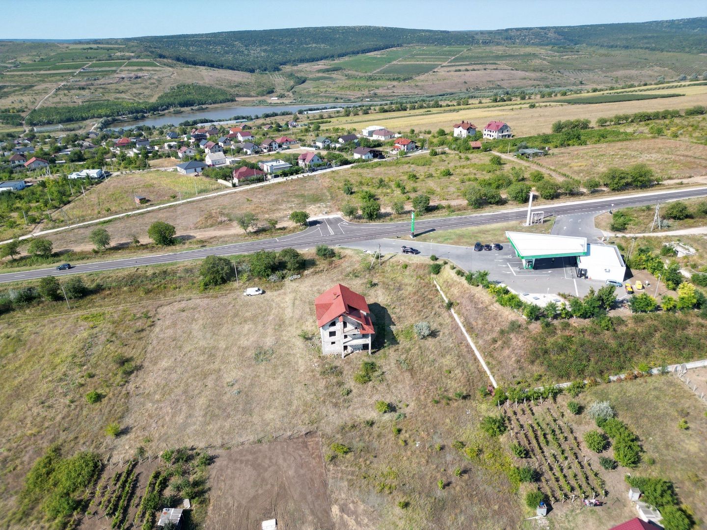 TEREN COMERCIAL  – TRASEUL CHIȘINĂU–LEUȘENI - Poză 2