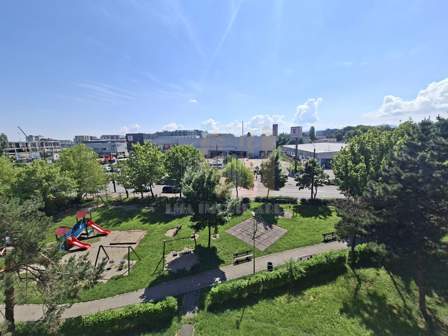 Camera de camin Tractorul Brasov vis a vis de Kaufland - Poză 17
