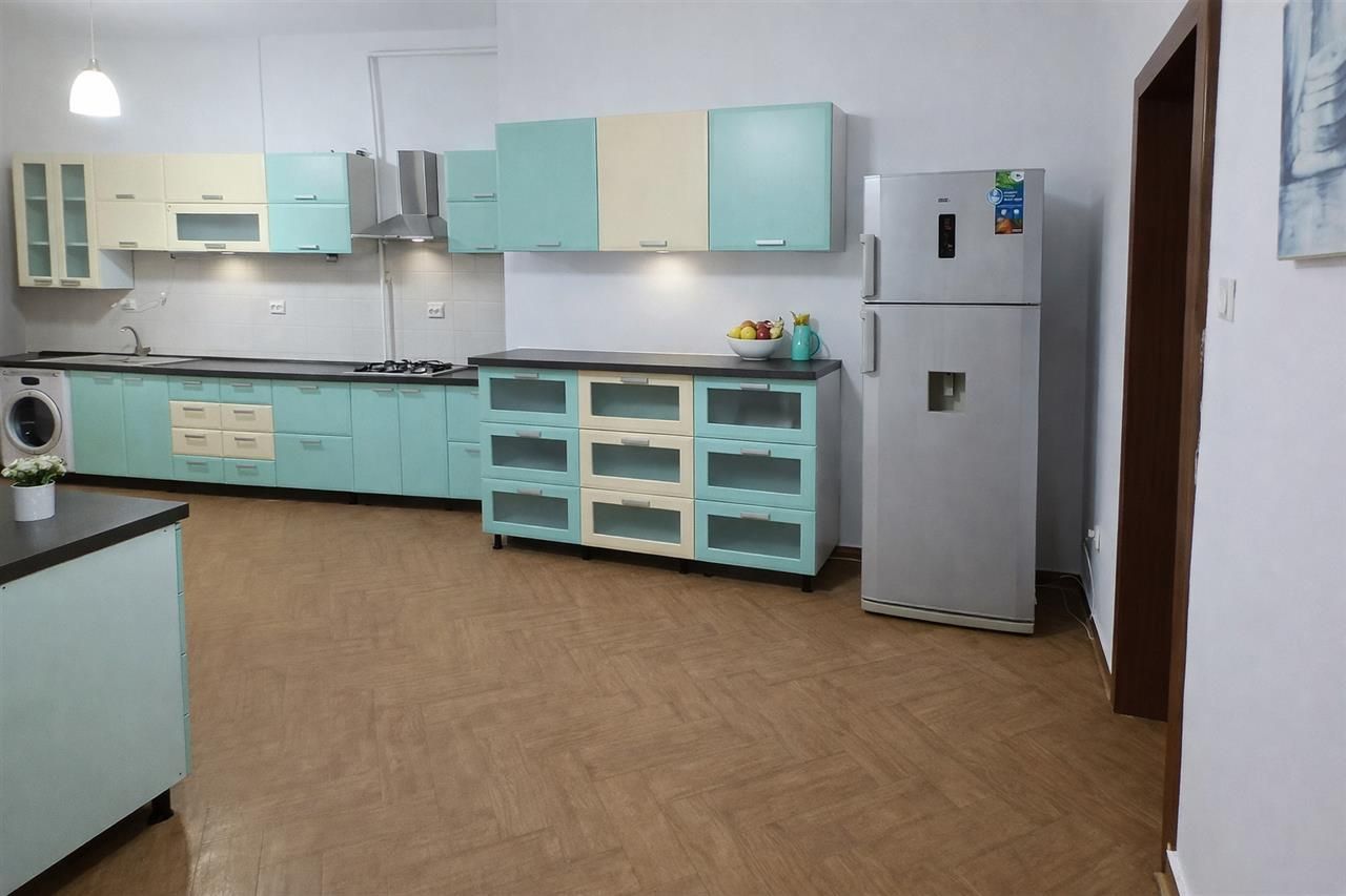 Rezidenta 4 camere,in farmec istoric, vedere Tampa,cu beci si pod,Centrul Istor - Poză 6
