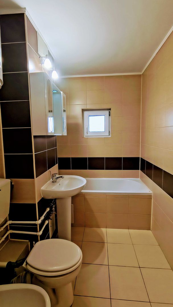 Inchiriez Ap 4 cam 110 mp cochet 2 bai Piata 1 Mai  Kiseleff - Poză 8