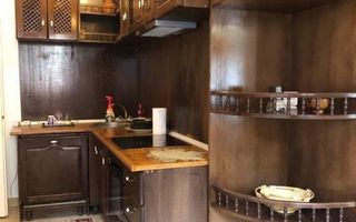 Apartament în vilă, zonă centrală, parcare - Poză 9