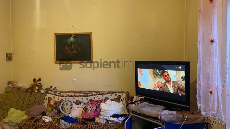 Propunem spre vanzare 2 apartamente situate in curte comuna - Poză 2