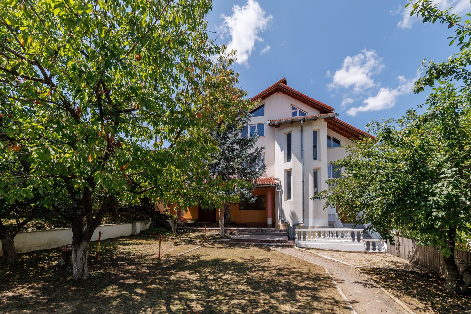 Proprietate multifunctionala | Doua cladiri | 581 mp | Pitesti - Poză 1