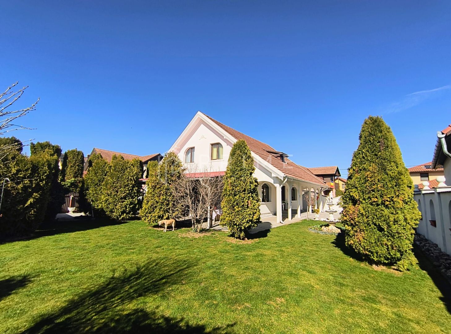 Casa perfectă pentru familie – curte, foișor cu grătar și garaj triplu - Poză 3