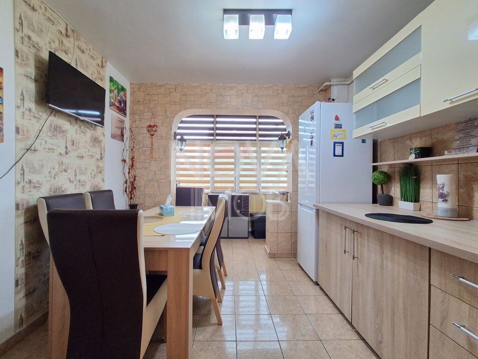 Apartament de inchiriat 3 camere etajul 4, cu lift,  Zona Vasile Aaron - Poză 7