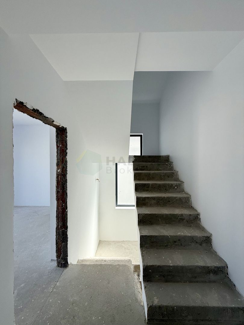 Vila 5 camere Tunari langa Cosmopolis - Poză 17