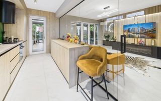 O RESIDENTA CONTEMPORANA CU VIZIUNE, ARHITECTURA SI EMOTIE - Poză 1