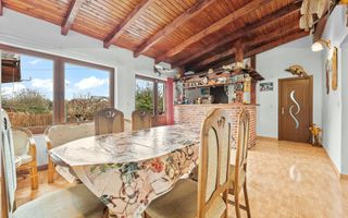 Vilă cu 6 dormitoare, 2 garaje, anexe multiple - 2076 mp teren - Poză 9