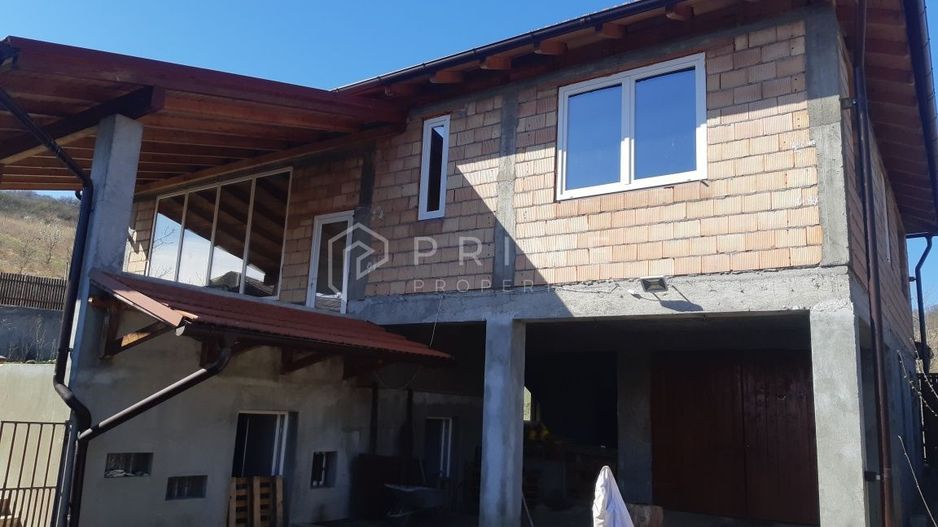 Casa la rosu de vânzare sau schimb cu apartament în Tg Mureș - Poză 1