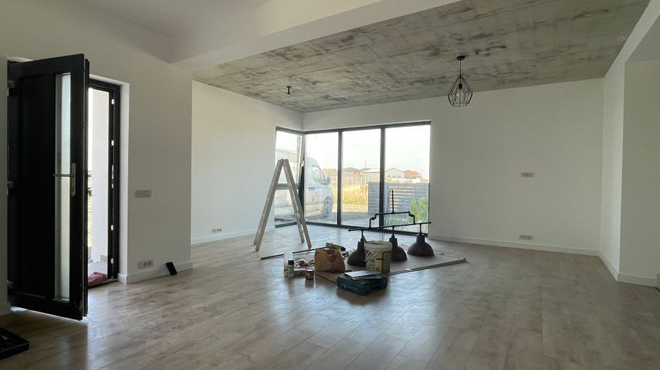 Duplex cu arhitectura deosebita - Mosnita Noua - Poză 4