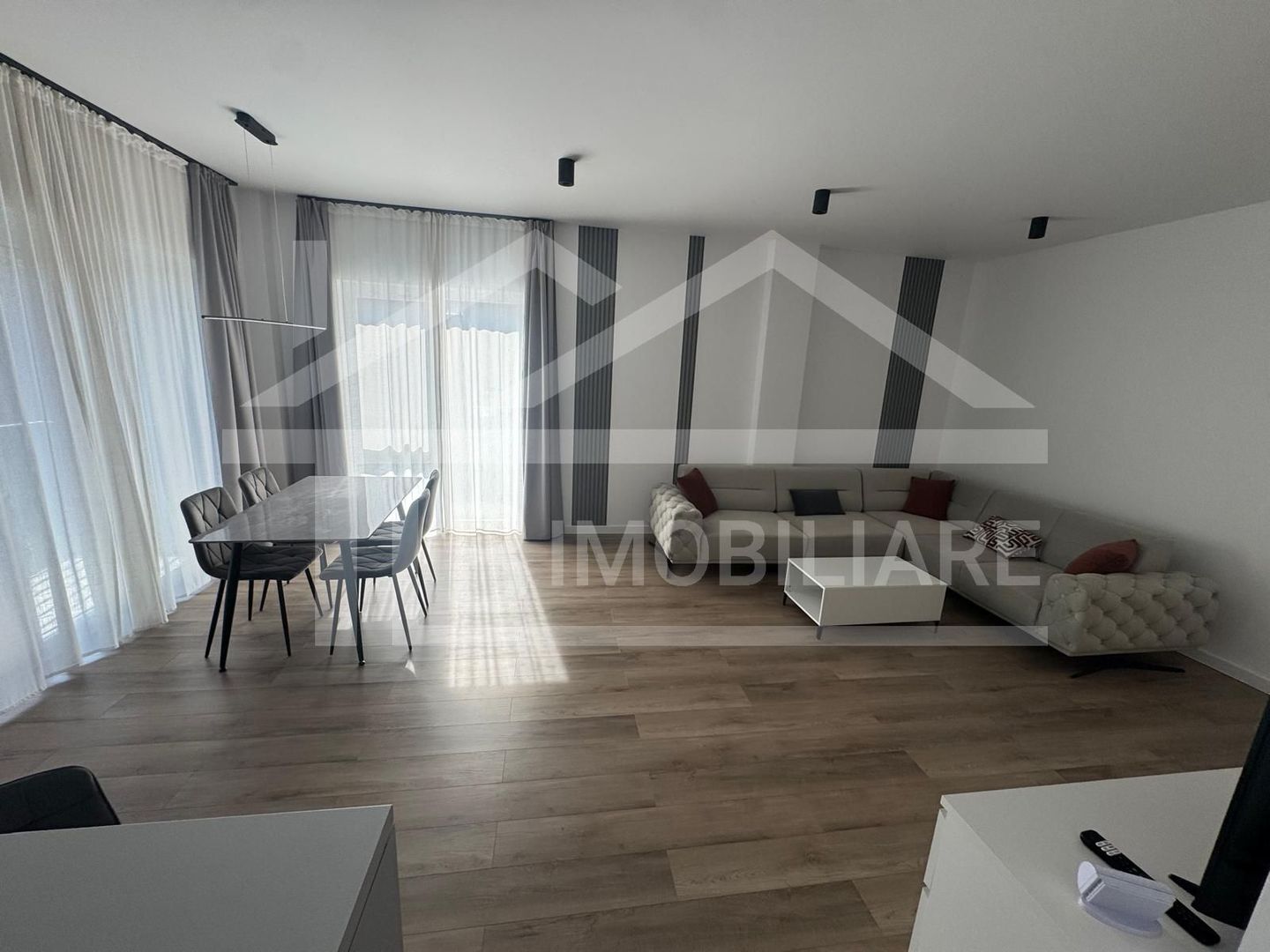 Apartament de 2 camere, parcare, 64mp, Zona Alexandru Papiu Ilarian - Poză 1