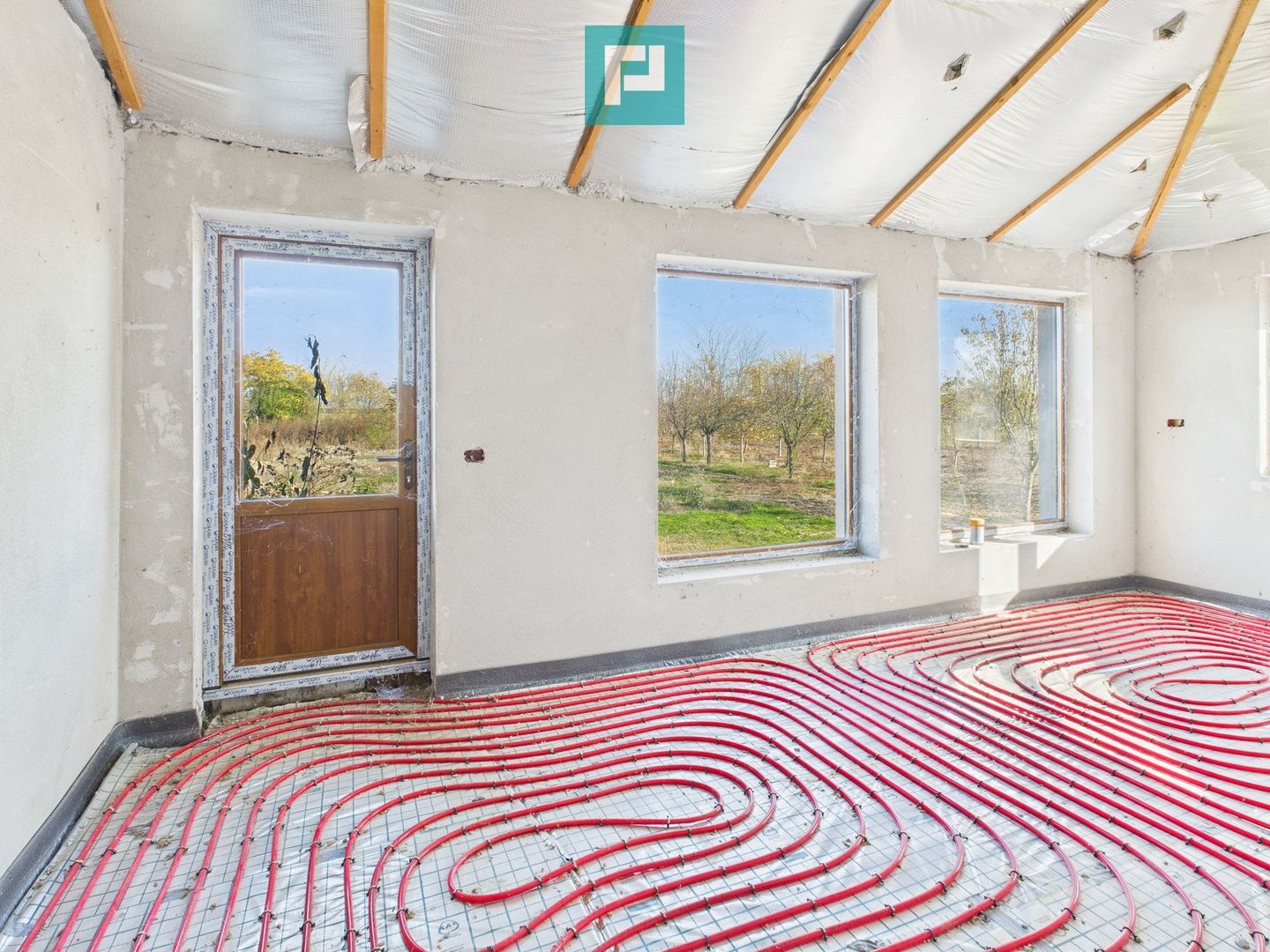 Proprietate impresionantă în Nădab - Poză 8