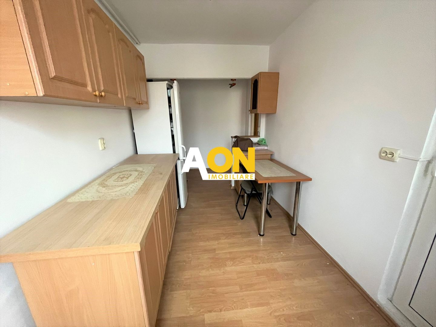 Apartament decomandat cu 2 camere + balcon, etaj 2, zona Spital - Poză 4