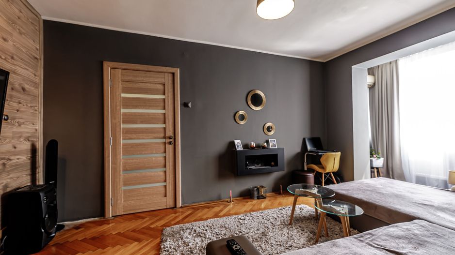 Zona liniștită, apartament cu 3 camere, etajul 1, cel mai dorit etaj! - Poză 1