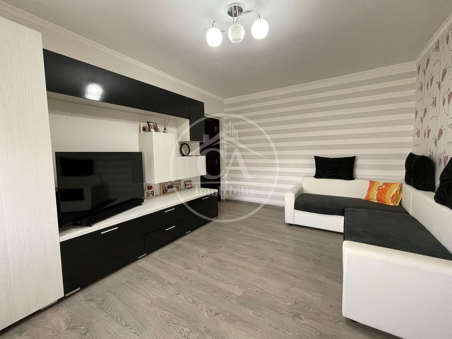 Apartament cu 2 camere de vânzare în zona Rogerius, Oradea - Poză 2