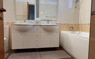 Vila spatioasa 6 dormitoare | gradina | Garaj - Poză 16