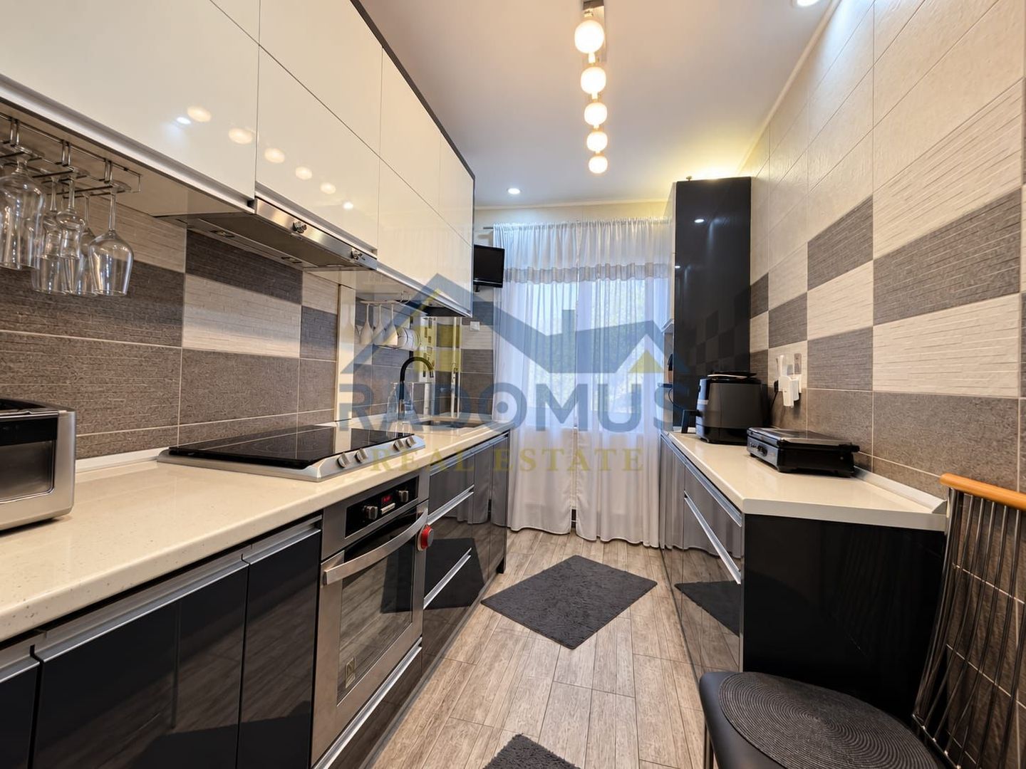 Apartament Dublu - 5 camere - 100 mp Utili - 2 boxe - Mihai Bravu - Poză 10