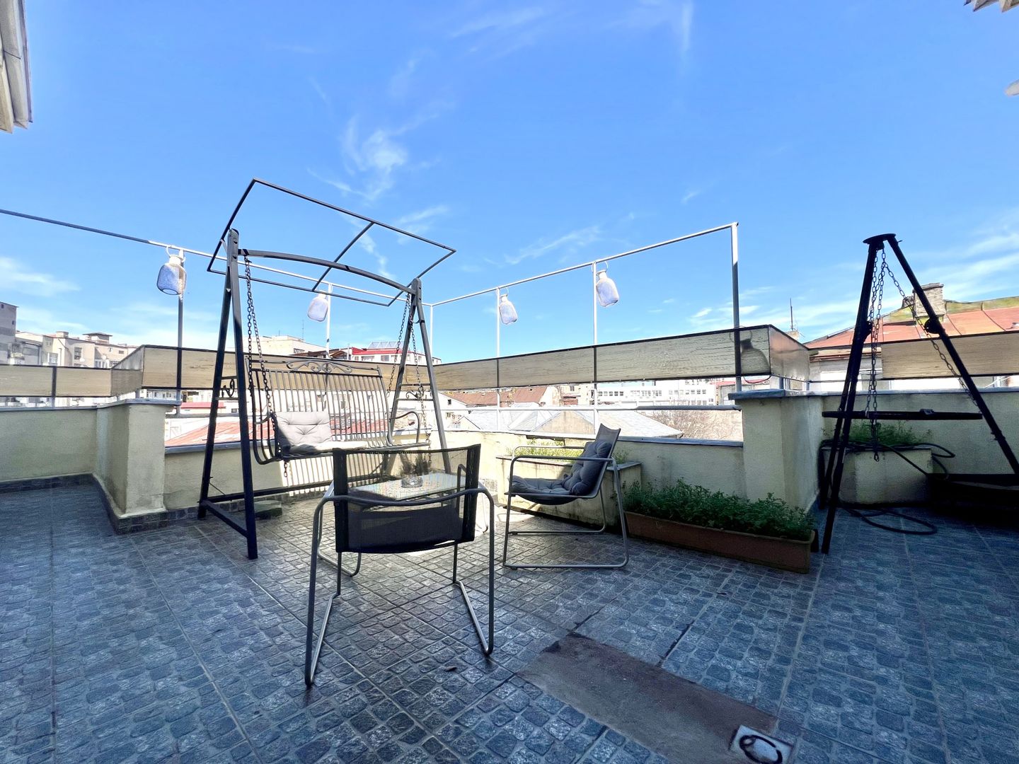 Penthouse de Poveste cu Design Arhaic-Modern și Terasă Panoramică - Poză 1