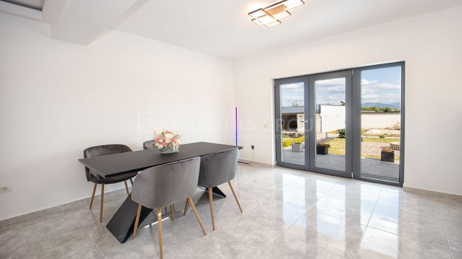 Prestigiu si eleganta! Proprietate de LUX, cu garaj si piscina -Harman - Poză 13