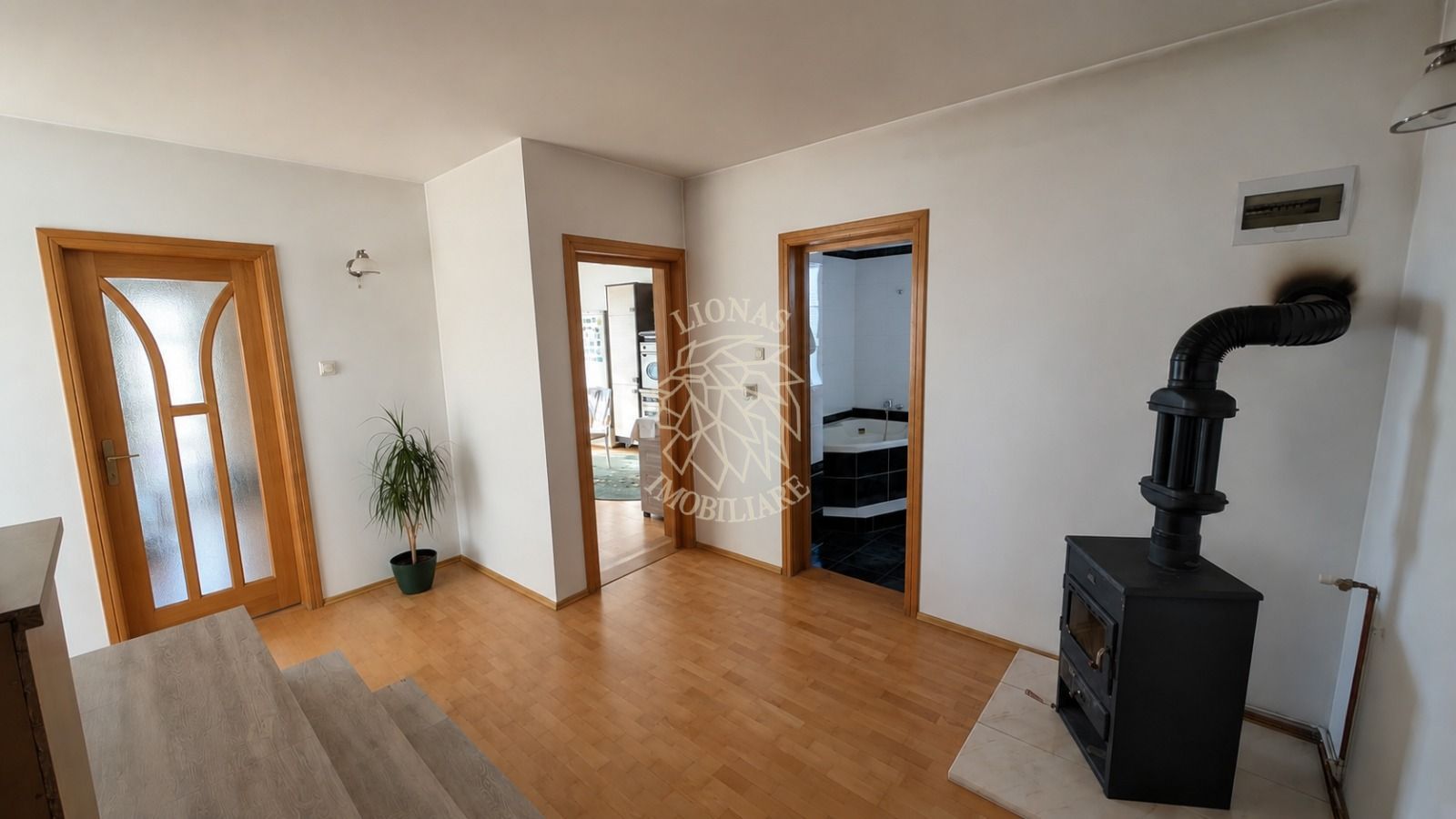 Apartament 3 camere 78 mp-etaj 1-parcare,boxa-Zona Calea Moldovei - Poză 8