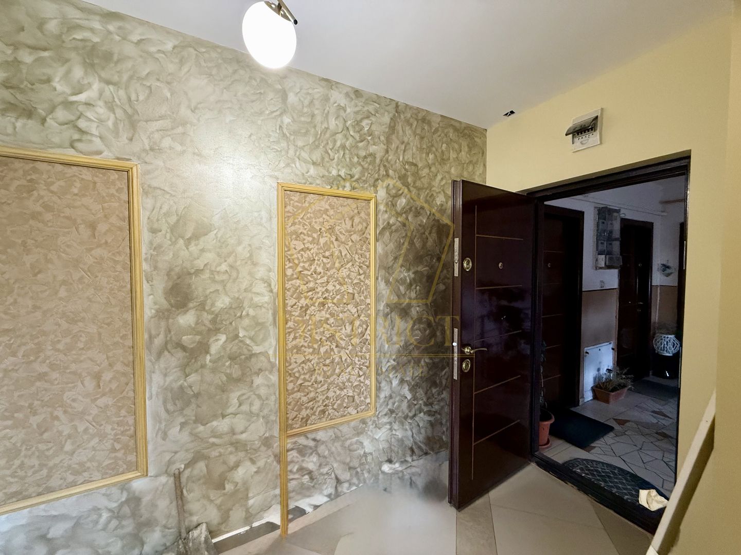 Apartament cu 2 camere renovat complet  |  Dambovita - Poză 6
