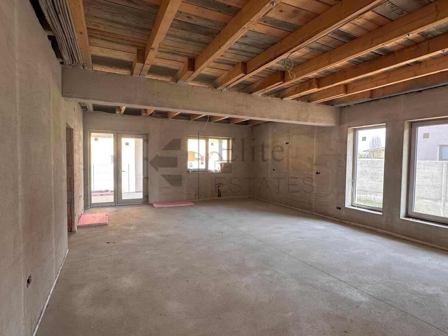 Casă de vânzare cu 4 camere în Sânmartin, Bihor - Poză 3