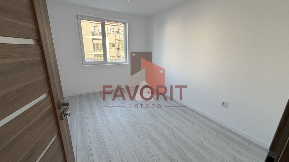 Etaj 2. Disponibil imediat. Decomandat. TVA 21% inclus in pret - Poză 10