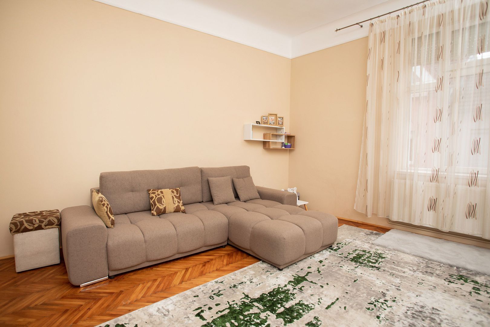 Vilă, singur în curte, central, Oradea 128 mp. 800  E/lună. Comision 0 - Poză 8