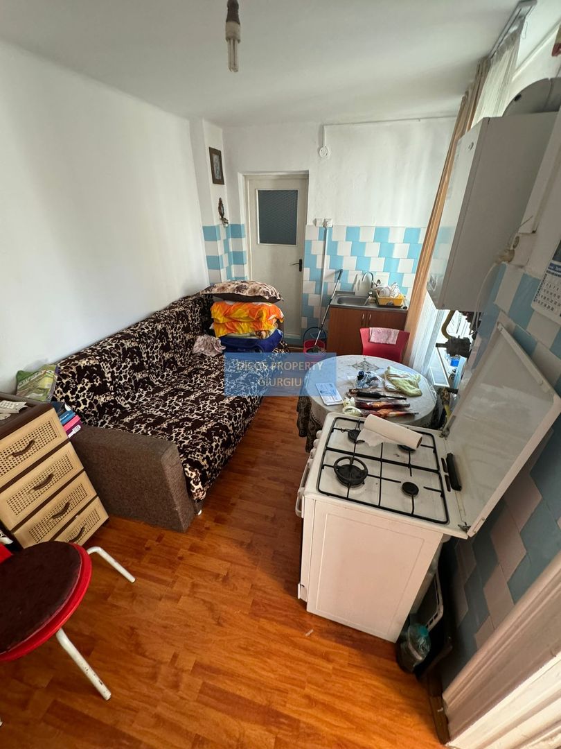 De vânzare  casă situată pe strada Mihail Sadoveanu - Poză 2