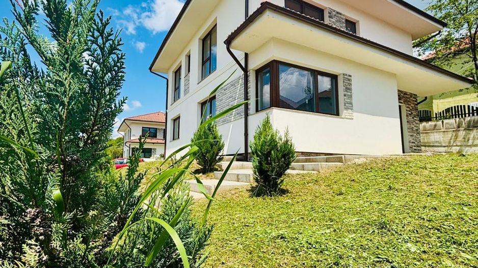 Casa individuala superba de vanzare in Chinteni! - Poză 1