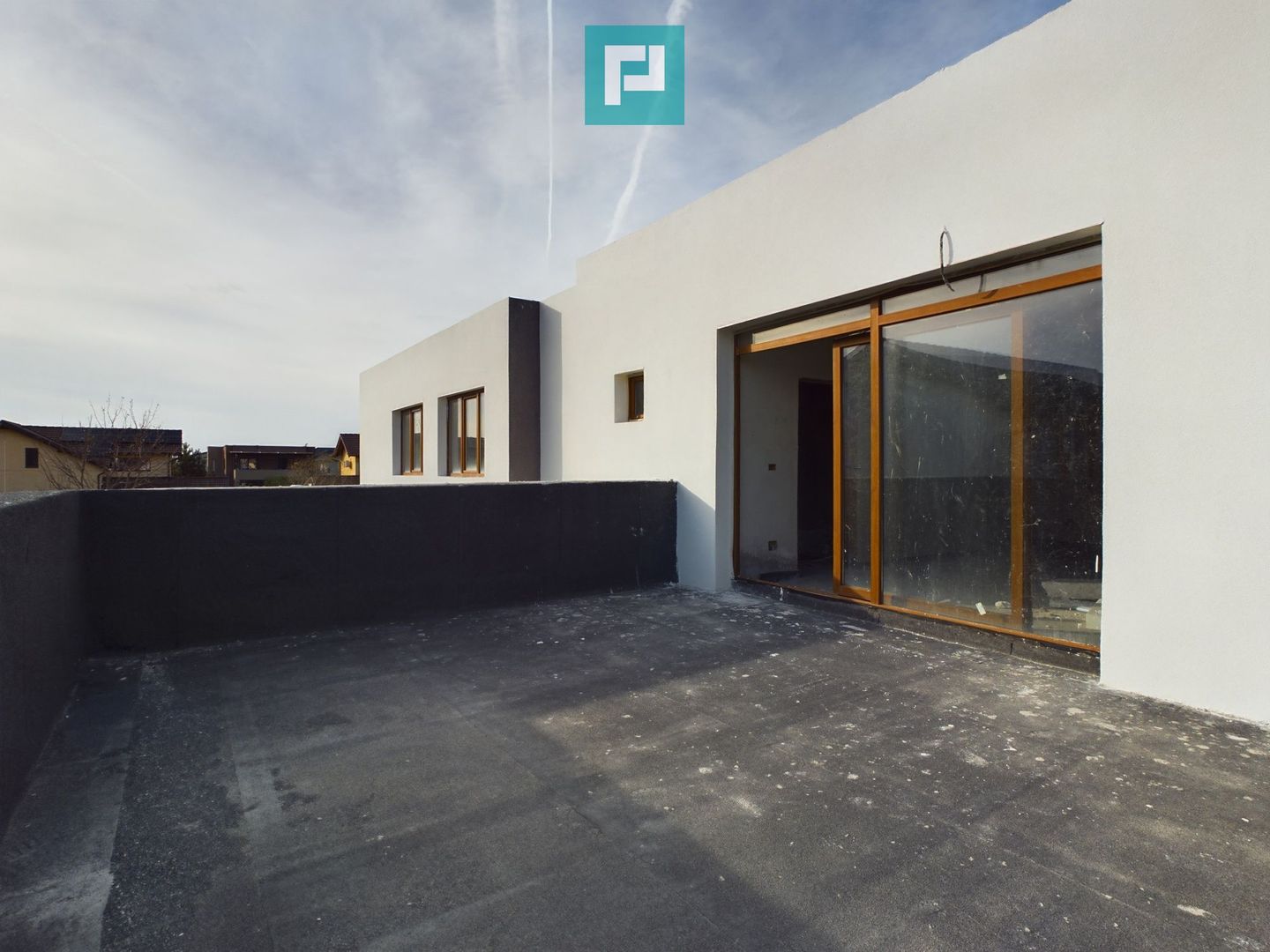 Vilă la gri în Via Carmina - Poză 3