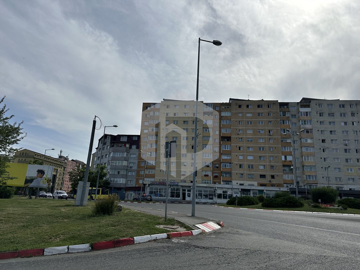 Apartament 3 camere | 81.81mpu | 2 Dormitoare | Str. Semaforului - Poză 2