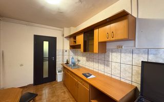 Apartament spațios cu 3 camere, 2 băi și multe avantaje - Poză 3