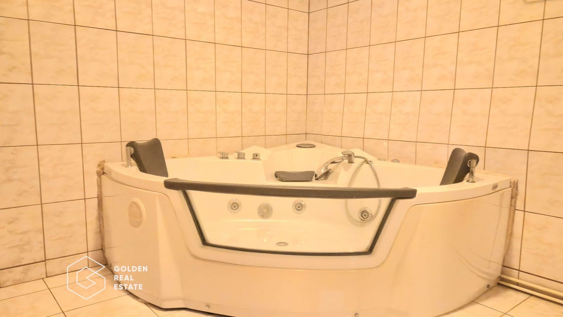 Casa spatiosa cu 5 camere, garaj si gradina, zona Gradiste - Poză 9