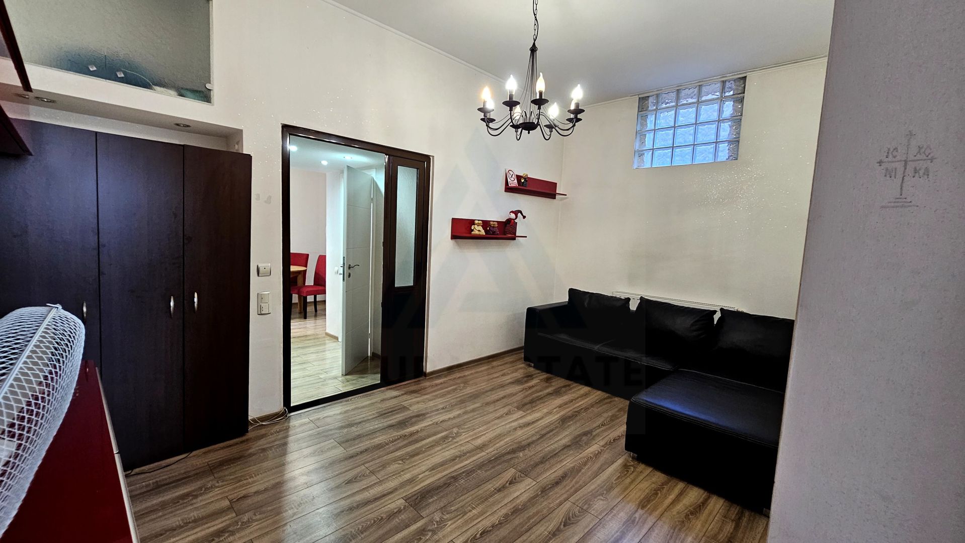 Apartament 2 camere 50 mp utili parter la curte zona Centrul Istoric - Poză 1