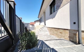 Casa cu garaj, pivnita, curte mare - Poză 12